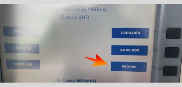 Chọn số tiền cần rút cây ATM MB